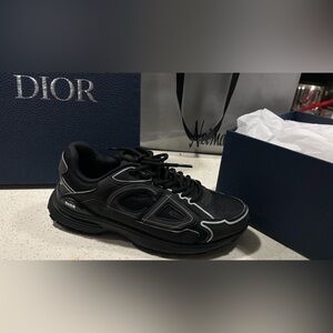 I am selling the dior b30s